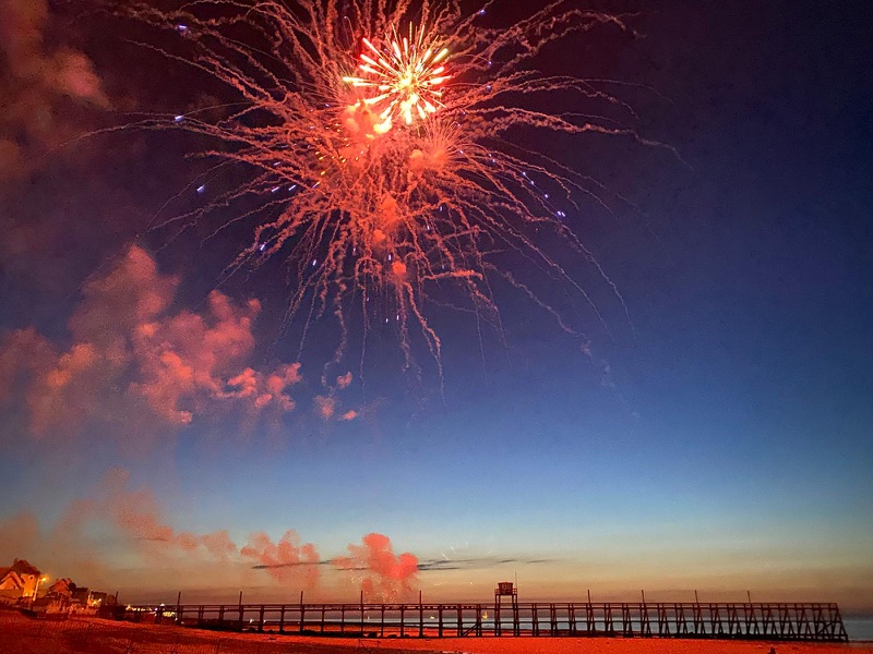 Feu d'artifice sur le ponton