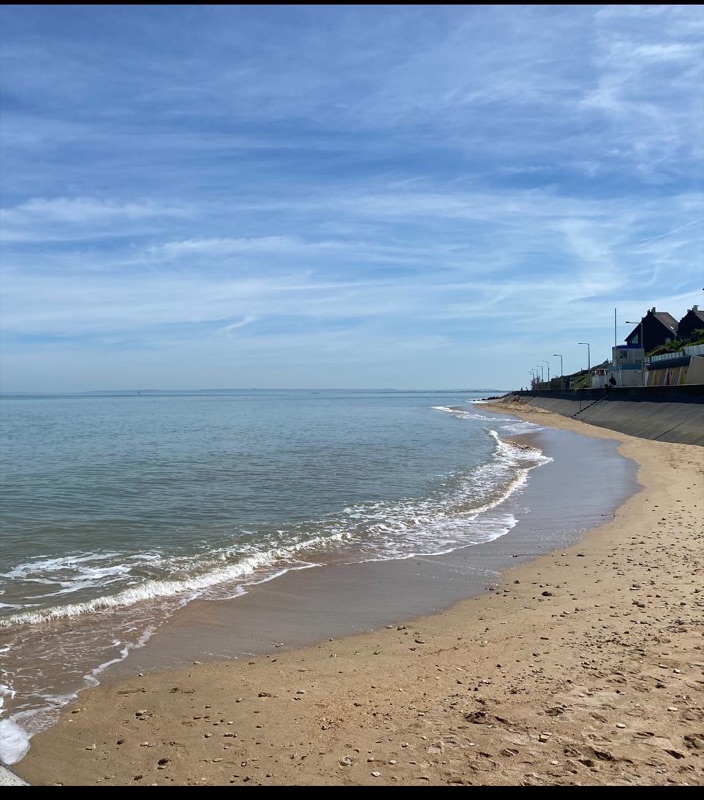 Plage en courbe vers l'infini